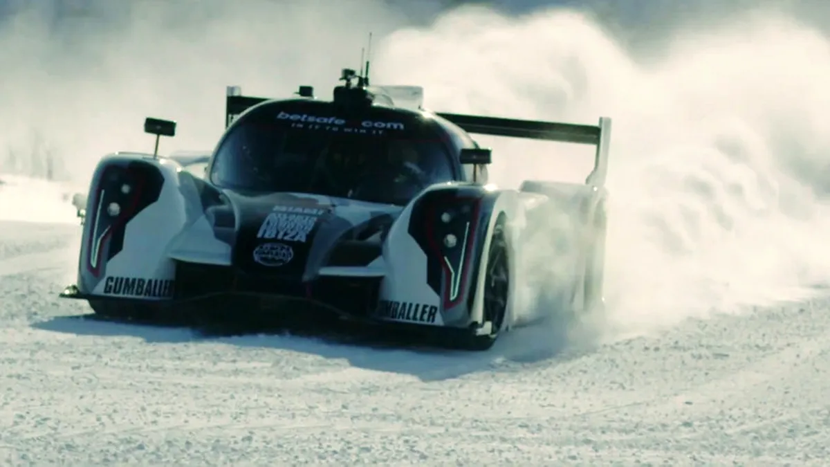 VIDEO: Drifturi pe pârtie cu un supercar