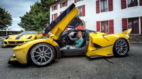 Un Ferrari FXX K cadou pentru soţie? Fă cunoştinţă cu cel mai tare soţ din lume