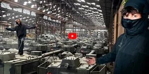 Video / Peste 1.000 de tancuri filmate într-un depozit misterios din Europa. Ce spun internauții despre destinația lor