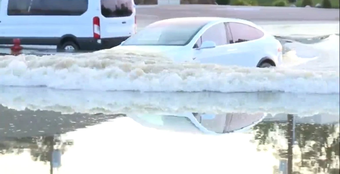 Nu încercaţi asta acasă: O Tesla Model X trece prin apă ca un off-roader autentic – VIDEO