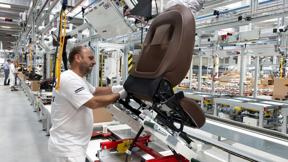 Producătorul de componente auto Faurecia caută 160 de oameni în România