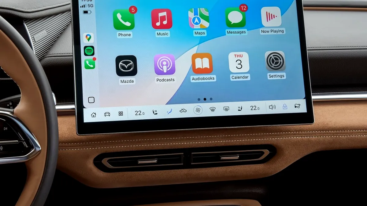 Apple CarPlay ar putea permite redarea video pe ecranul mașinii