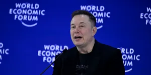Elon Musk dorește ca producătorul auto Tesla să fuzioneze cu grupul aerospațial SpaceX