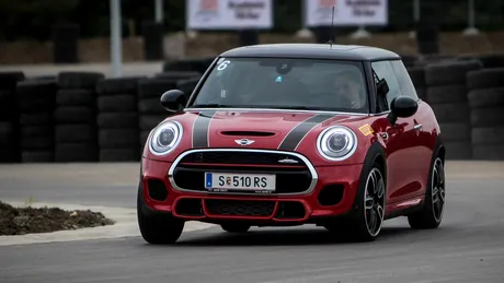 Noul MINI John Cooper Works, lansat în România pe Autodromul Titi Aur