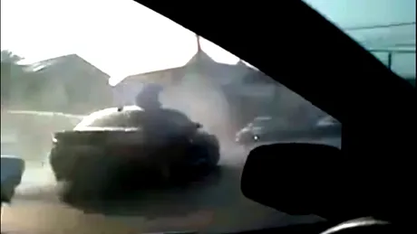 Video: Împuşcături şi burnout-uri printre maşini, în Cecenia