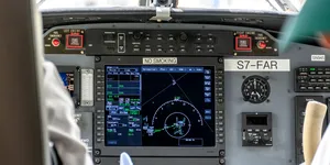 Cum funcționează „Waze-ul” piloților de avion? „Își schimbă culoarea în funcție de distanță”