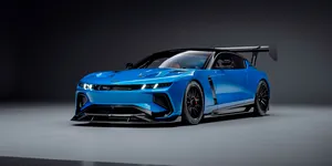 <span class='prepend'>Foto |</span> Jensen prezintă o nouă generație de Interceptor, la 50 de ani de la încheierea producției modelului GT britanic. Momentan, disponibil doar în variantă de curse