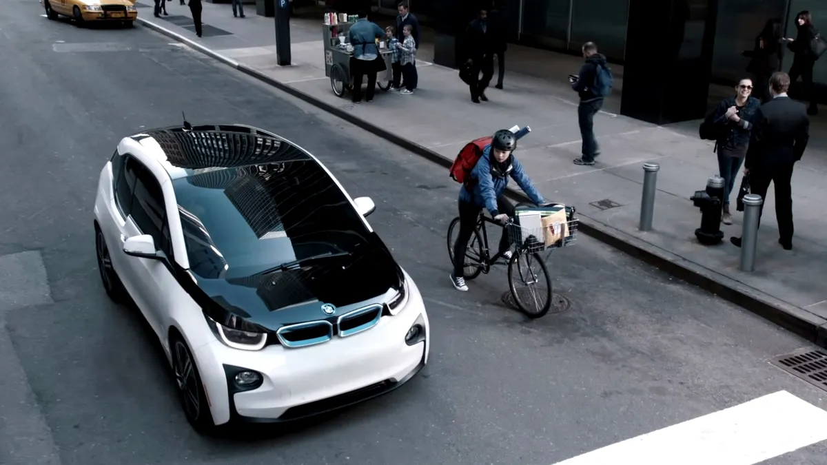 Super Bowl 2015. BMW debutează cu i3 seria de reclame într-o ureche
