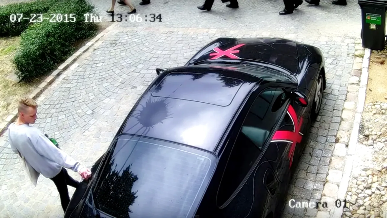 1-vandal-porsche 