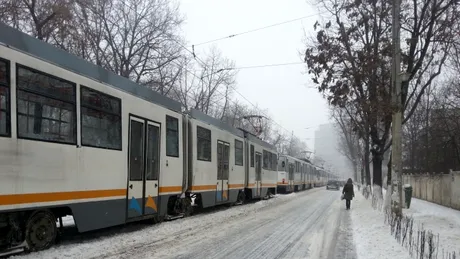 Probleme cu transportul public în Bucureşti. Linia celui mai aglomerat tramvai, blocată