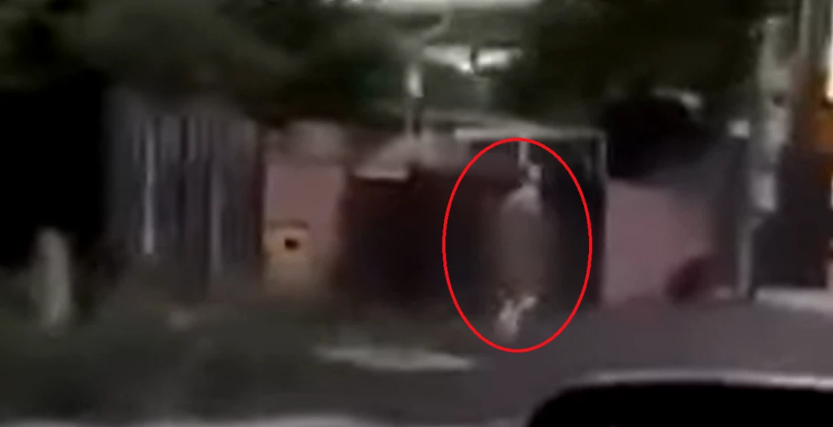 Un bărbat a fost filmat din mașină în timp ce aleargă dezbrăcat pe străzile din Craiova – VIDEO