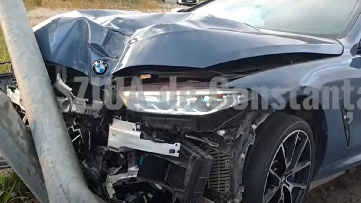 Un BMW Seria 8 a fost distrus în Mamaia. Șoferul i-a luat numerele și l-a abandonat - VIDEO