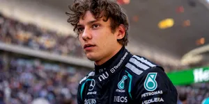<span class='prepend'>Formula 1</span> | Kimi Antonelli devine cel mai tânăr pole sitter din istoria Formula 1. George Russell, probleme cu monopostul Mercedes