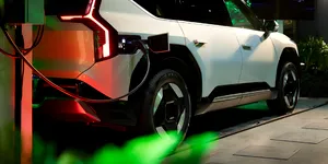 Modelul electric aprobat pentru utilizarea tehnologiei Vehicle-to-Grid. Poate trimite energie în rețeaua electrică