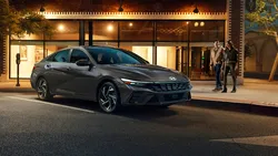 Hyundai recheamă peste 54.000 de sedanuri Elantra. Sistemul hibrid este expus riscului de supraîncălzire