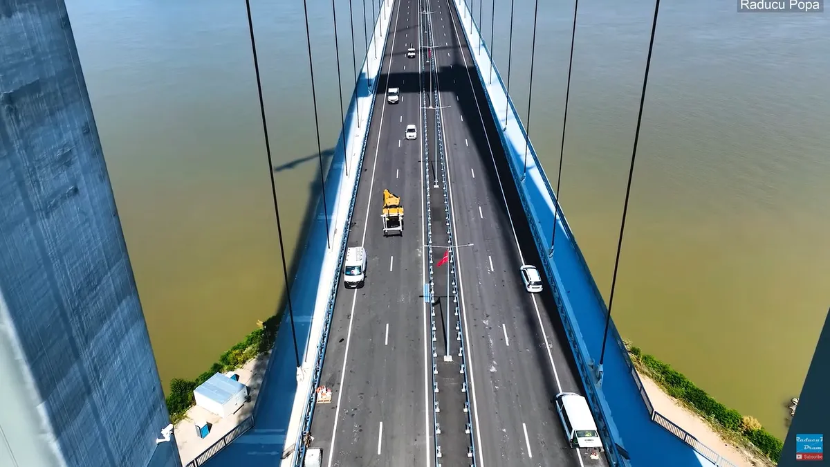 Noi restricții de circulație pe podul peste Dunăre de la Brăila. A cincea asfaltare în 2 ani