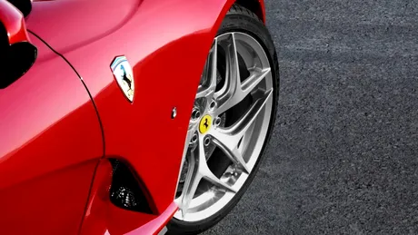 Ferrari parcat pe un loc destinat Poliției. Aroganță sau prostie absolută - FOTO