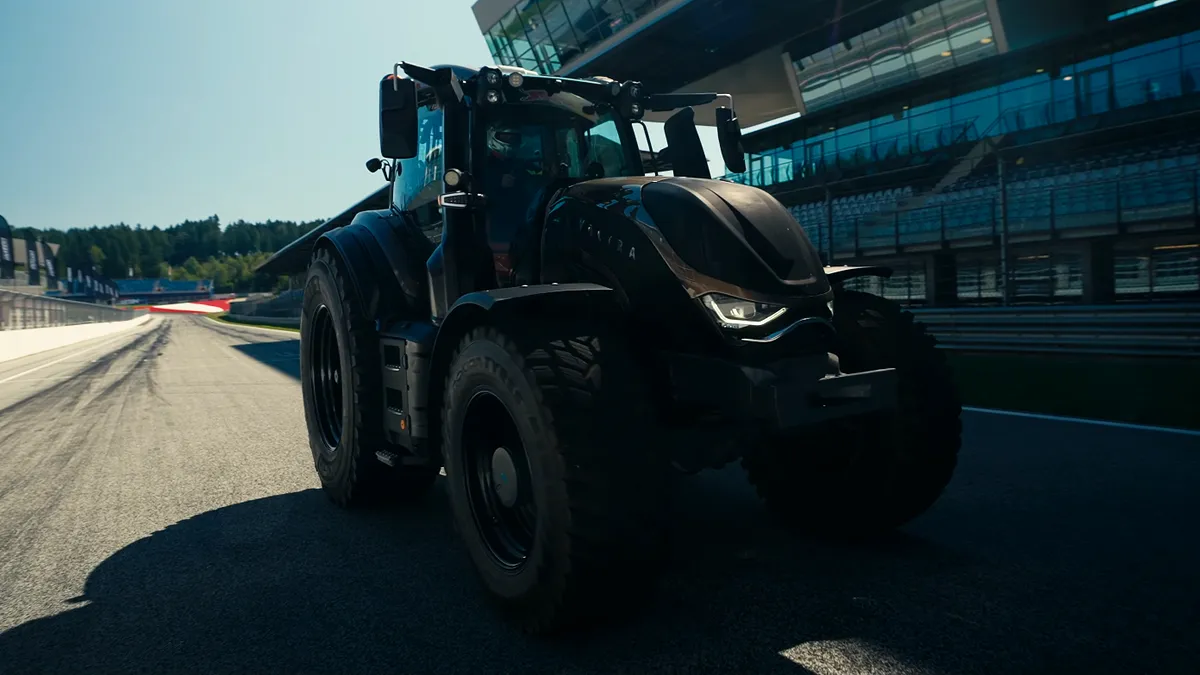 Cât de rapid este un tractor pe un circuit de Formula 1? Valtra a dus un model pe Red Bull Ring, în Austria