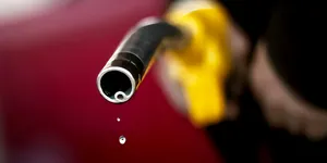 Creștere uriașă a prețului petrolului: 116 dolari/baril. Cât costă acum benzina și motorina la pompă