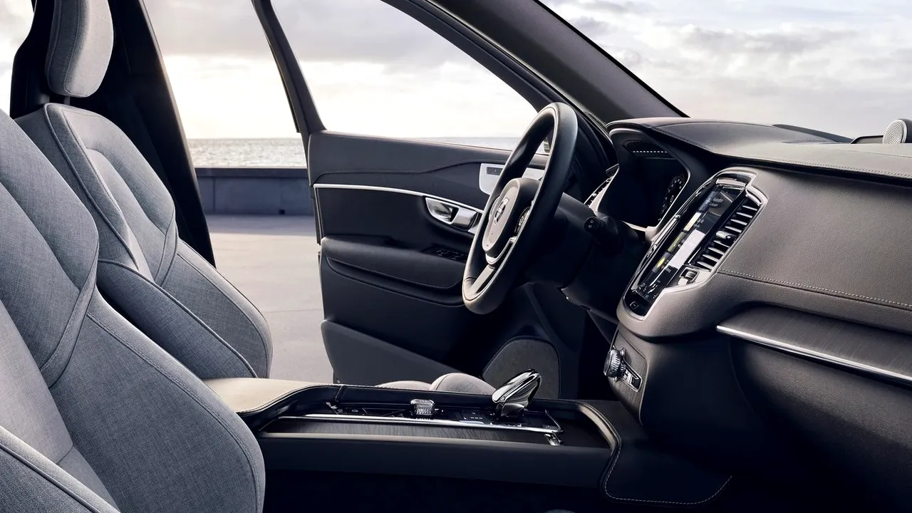 cele-mai-sigure-mașini-pe-care-le-poți-cumpăra-în-2023-suvurile-sunt-la-putere--video-Volvo-XC90-2020-1280-57 