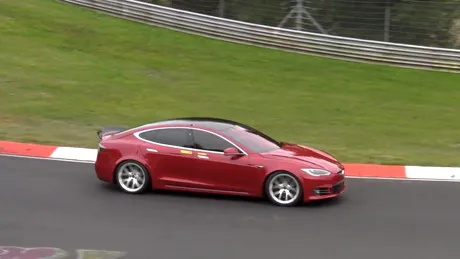 Tesla Model S „Plaid” spulberă recordul deţinut pe Nürburgring de Porsche Taycan