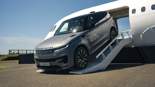 Range Rover Sport Electric debutează oficial. SUV-ul britanic intră în era electrică și țintește Porsche Macan Electric și BMW iX5