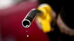 Creștere uriașă a prețului petrolului: 116 dolari/baril. Cât costă acum benzina și motorina la pompă