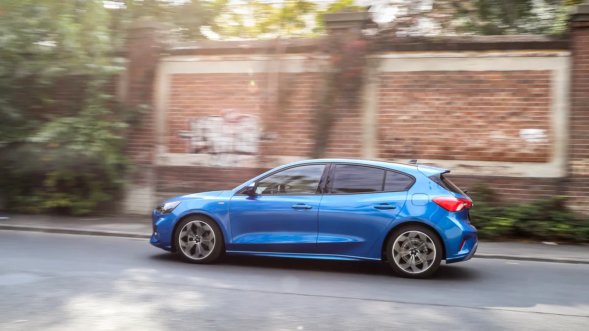 Test drive Ford Focus ST Line - Noul model impune o imagine mai sportivă şi un caracter mai dinamic - GALERIE FOTO