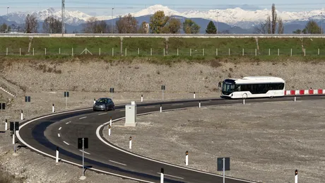 VIDEO. Stellantis a inaugurat un circuit pentru a testa încărcarea electrică cu inducție dinamică