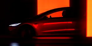 Polonia a interzis mașinile chinezești în zona bazelor militare. Nici modelele Tesla nu sunt lăsate să se apropie