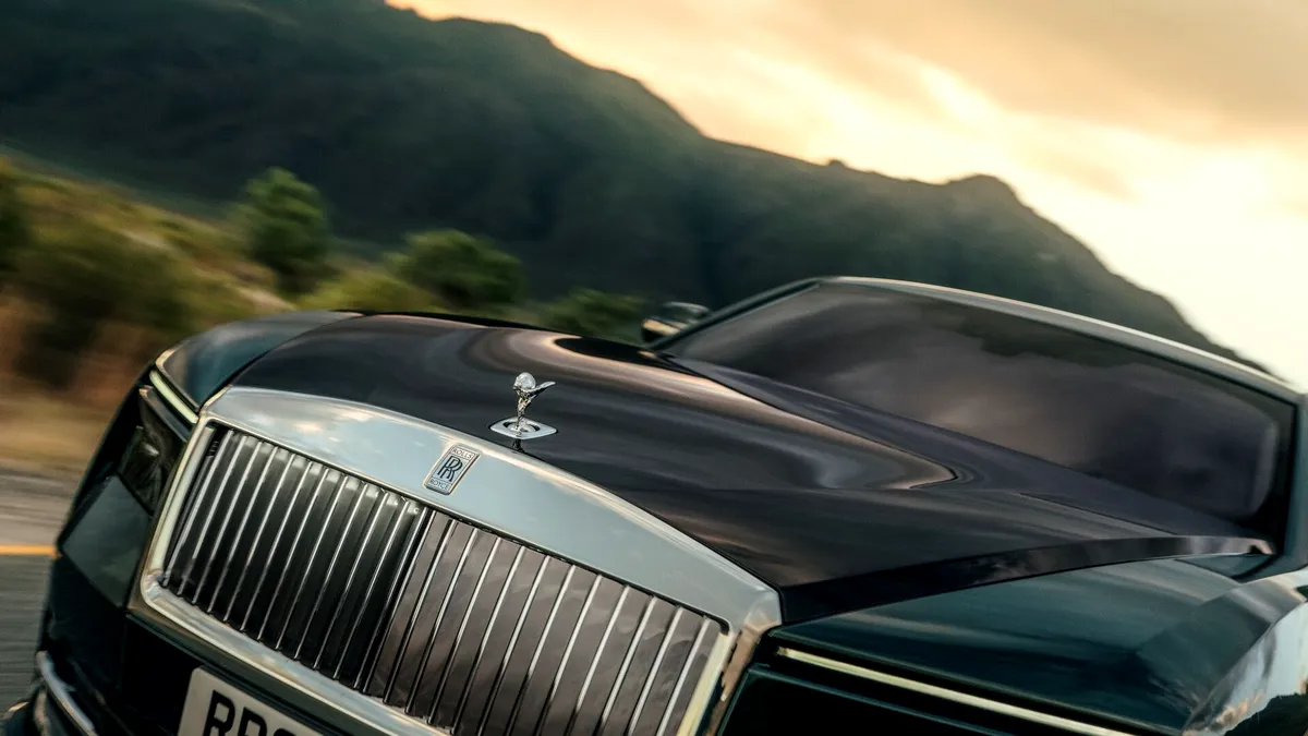 Doi români au intrat cu un Rolls-Royce în Italia, ceea ce a atras atenția polițiștilor. După câțiva kilometri, au rămas fără o avere