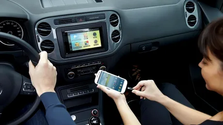Primul sistem hands-free auto cu Android de la Parrot