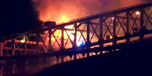 Video | Momentul în care Podul Brooklyn din New York a luat foc în timpul spectacolului de artificii de 4 iulie