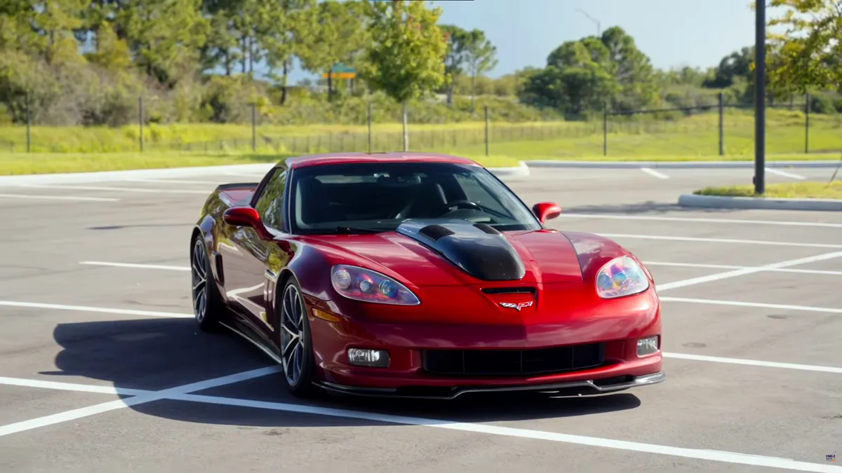 Un Chevrolet Corvette a depășit borna de 480.000 km și continuă să adune kilometri. Modelul este o fostă mașină destinată cercetării și marketing-ului