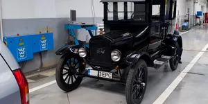 O adevărată capsulă a timpului, surprinsă la RAR Grivița. Cum arată un Ford Model T vechi de peste 100 de ani? – FOTO