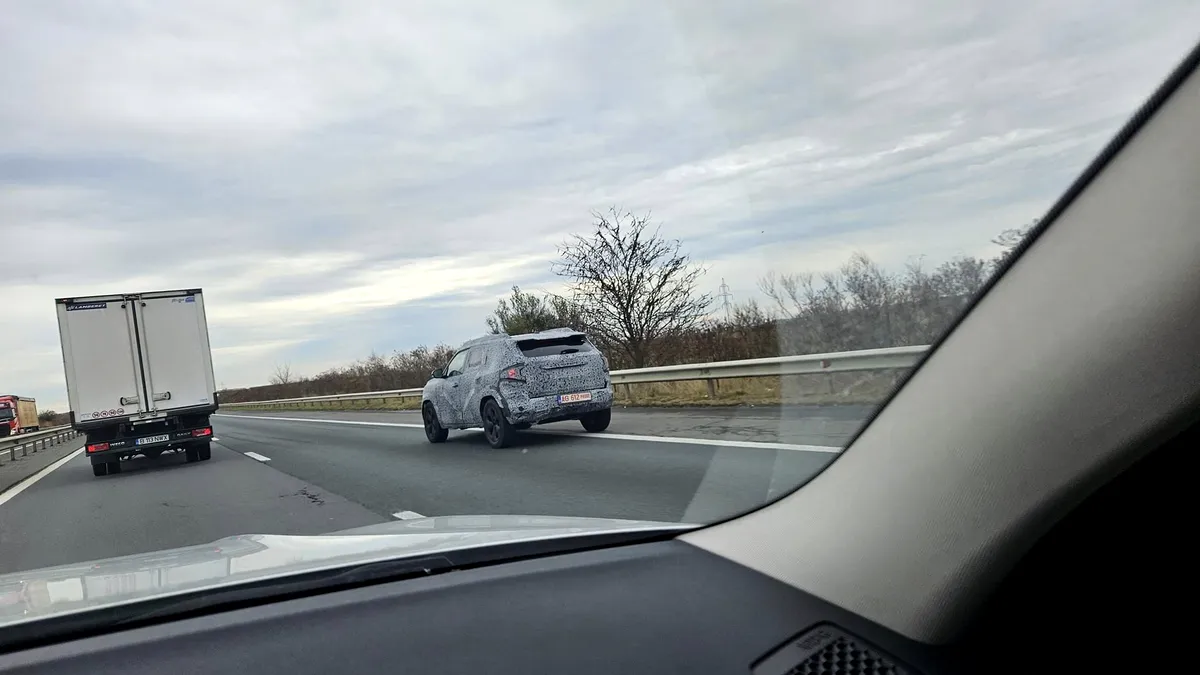 Noua Dacia Duster, surprinsă din nou în teste. Lansarea celei de-a treia generații este iminentă - FOTO