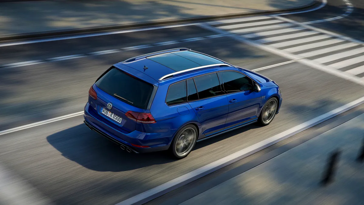 A fost livrat modelul Volkswagen Golf R cu numărul 200.000 - FOTO