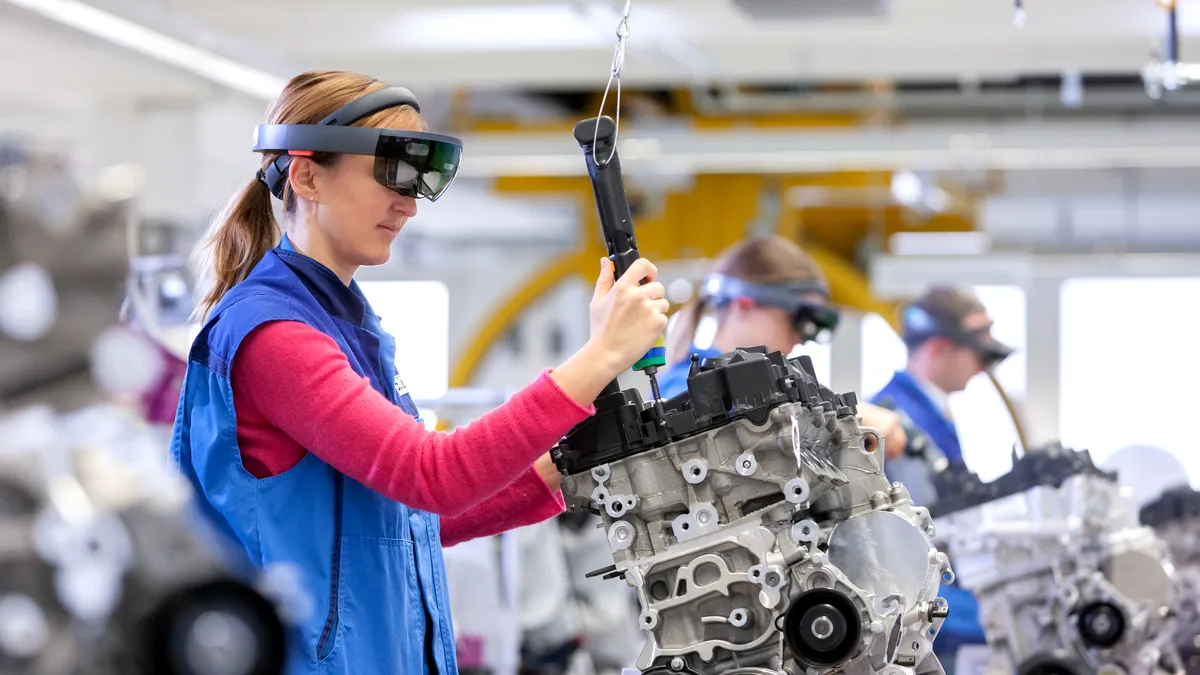 BMW va introduce în procesul de producţie realitatea virtuală (VR) şi realitatea augmentată (AR) - GALERIE FOTO