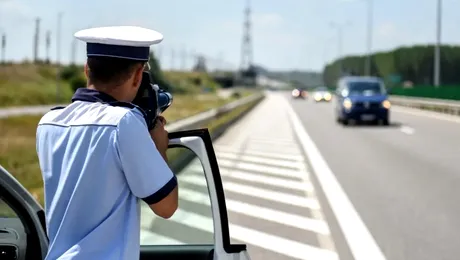 2025: Ce se întâmplă dacă ești prins cu mai mult de 70 km/h peste limita legală? Polițistul e obligat să facă asta