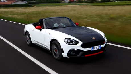 Fiat 124 Spider Abarth, o maşină care pune zâmbetul pe feţele celor suficient de norocoşi să o conducă | GALERIE FOTO - VIDEO