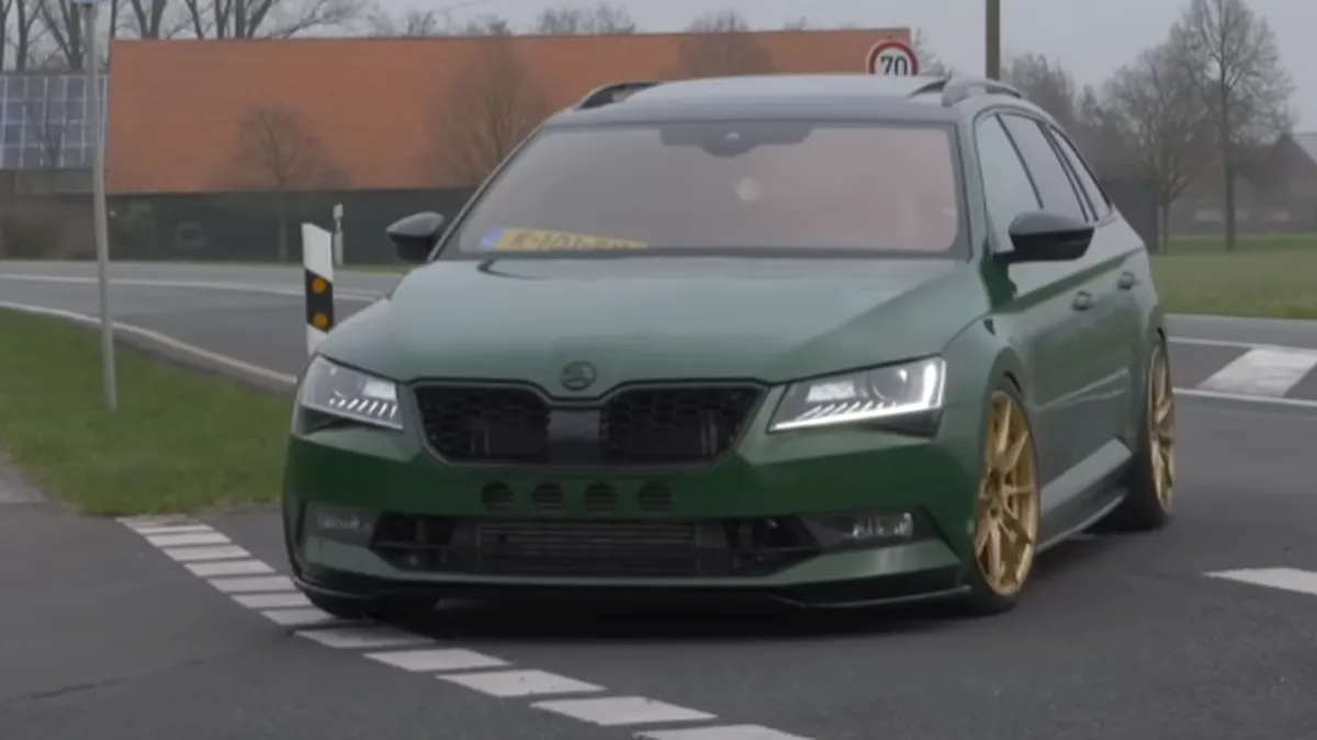 Sleeperul perfect? Skoda Superb cu motor de Audi RS 3 ia cu asalt Autobahnul - VIDEO