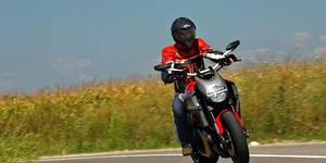 Am testat noul Ducati Diavel