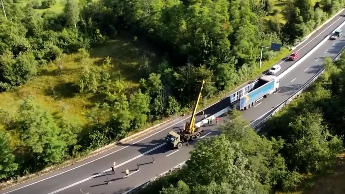 Montare parapete axial, tip New Jersey, pe drumurile din România. Adio depăşiri neregulamentare - VIDEO