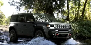 Jeep lansează o campanie cu ocazia aniversării sale de 85 de ani, dar identitatea nu reușește să ascundă realitatea electrificării și alte probleme ale Stellantis