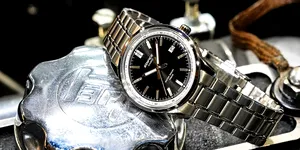 Noul ceas Casio Edifice arată ca instrumentarul de bord al unei mașini sport din anii ’70 și costă cât un plin de carburant