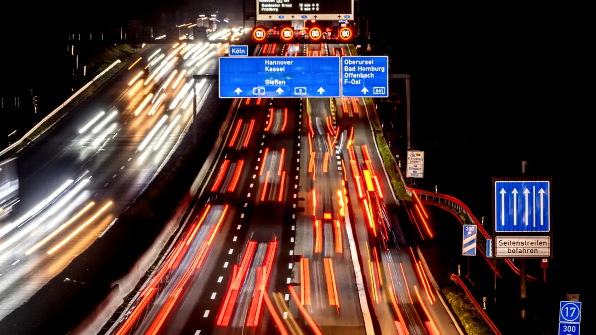 Drumuri și autostrăzi fără limită de viteză: Ce se întâmplă dacă depășești 300 km/h