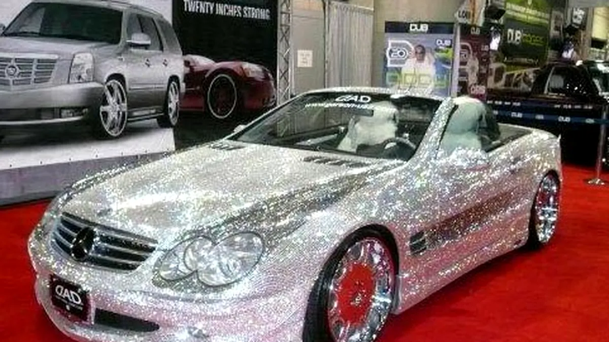 Mercedes SL tapetat cu cristale Swarowski!