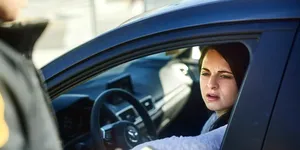 Mit sau realitate: Dacă iei trei amenzi consecutive, permisul se suspendă automat?
