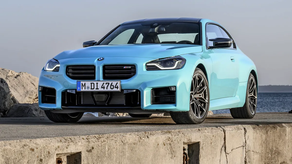 BMW prezintă coupé-ul M2 cu tracțiune integrală. Primul model care beneficiază de noul sistem de aprindere al bavarezilor 