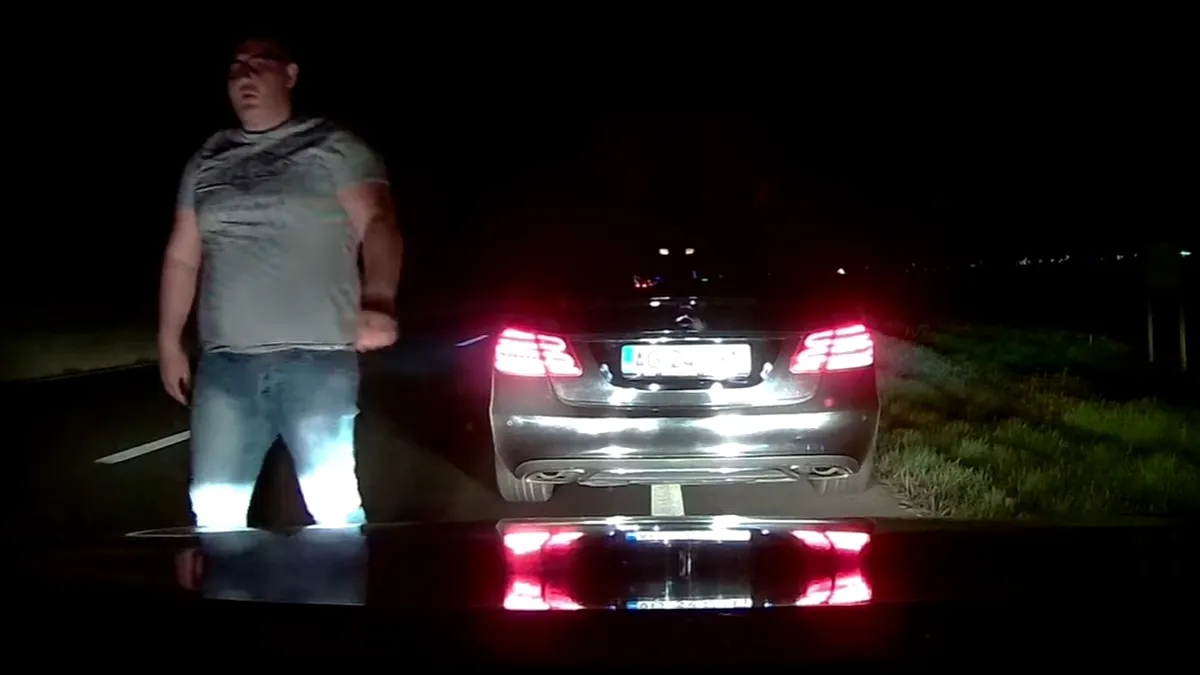 S-a întâmplat pe o șosea din România! Un șofer a scos un pistol din portbagaj: 